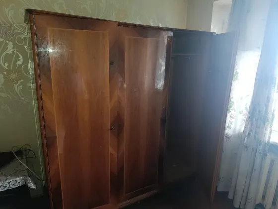 Шкаф и кровати даром Донецк