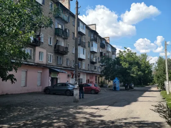 Продаётся отличная 3-х комнатная квартира с парковочным местом и личной беседкой по ул. Тухачевского Макеевка