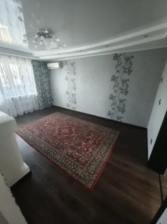 Продаётся отличная 3-х комнатная квартира с парковочным местом и личной беседкой по ул. Тухачевского Макеевка