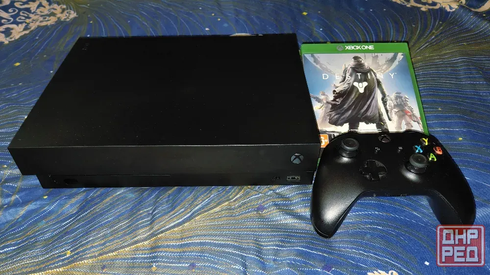 Xbox One X (1024 гб) + диск с игрой Макеевка - изображение 1