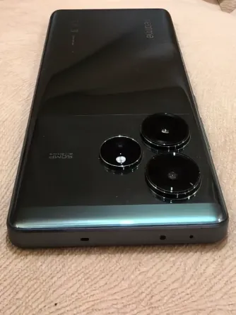 Realme gt 6 12/256 гб полный комплект Зугрэс