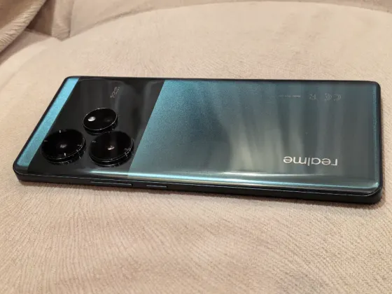 Realme gt 6 12/256 гб полный комплект Зугрэс