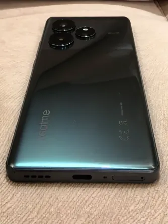 Realme gt 6 12/256 гб полный комплект Зугрэс