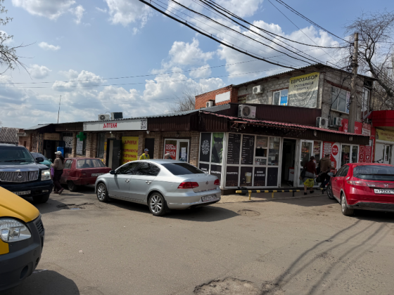 в тк рядом с рынком соловки сдам площадь 8 м.кв с отдельным входом Донецк