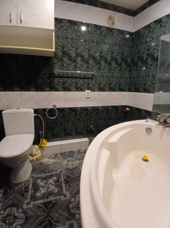 Продам трёхкомнатную квартиру Донецк