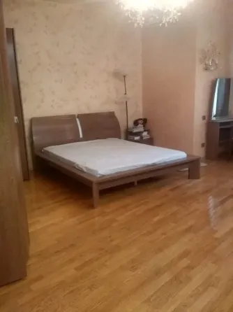 Сдам в аренду Дом в 350 м2 в Ворошиловском районе. Бассейн, сауна. Центр! Вода! Гараж. Донецк