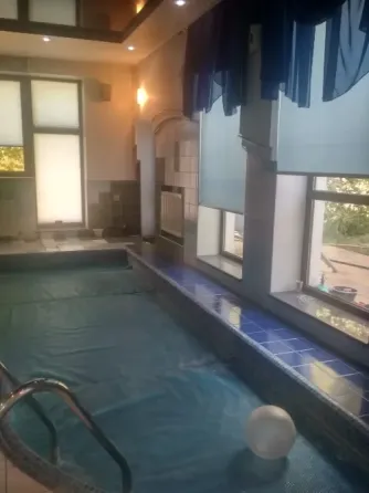 Сдам в аренду Дом в 350 м2 в Ворошиловском районе. Бассейн, сауна. Центр! Вода! Гараж. Донецк
