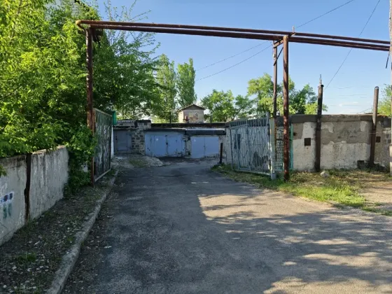Продам капитальный гараж Донецк