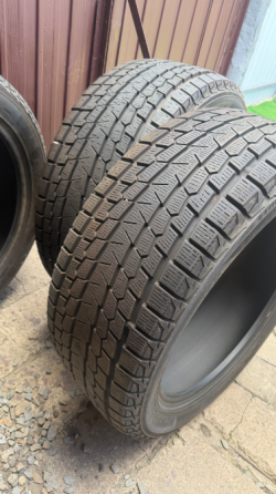 Продам комплект зимней резины, YOKOHAMA 275/45 R21 , цена 40 тыс.руб. Снежное