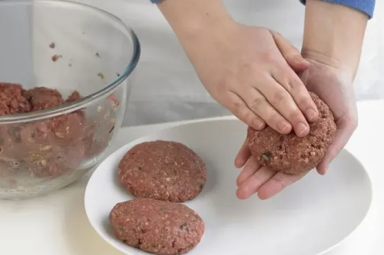 Повар по изготовлению котлет Макеевка