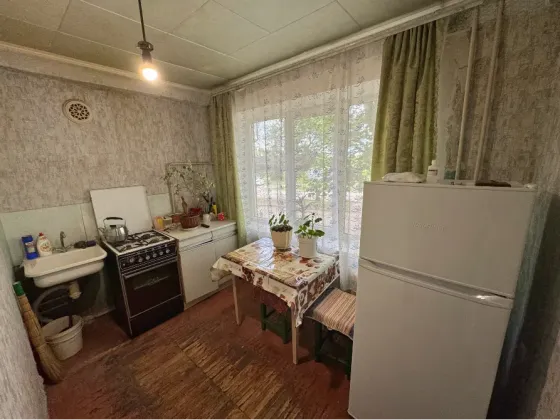 2-к. квартира 42 м² по адресу - г. Ясиноватая, мкр. Зорька, 1/5 эт. Ясиноватая