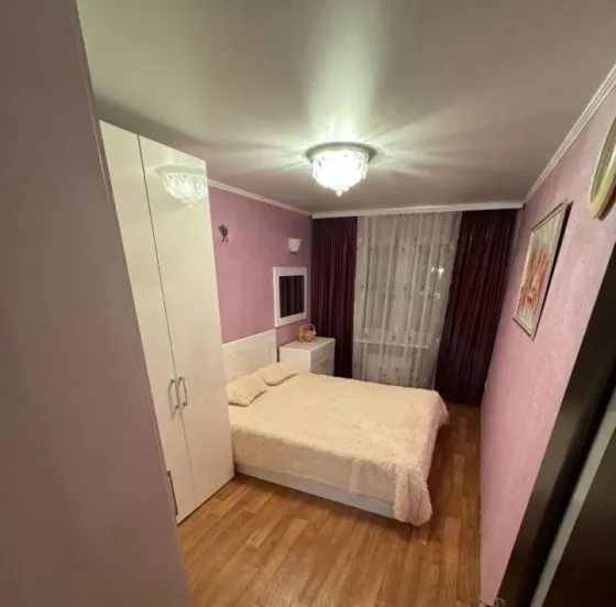 Сдаю трехкомнатную квартиру 60.0 м² Петровский район Донецк
