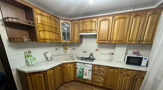 Сдаю трехкомнатную квартиру 60.0 м² Петровский район Донецк