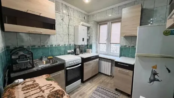 Продам 2к 24-я Линия с а.о. Луганск