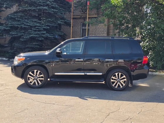 Toyota Land Cruiser 200 в хорошем состоянии Донецк