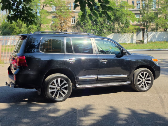Toyota Land Cruiser 200 в хорошем состоянии Донецк