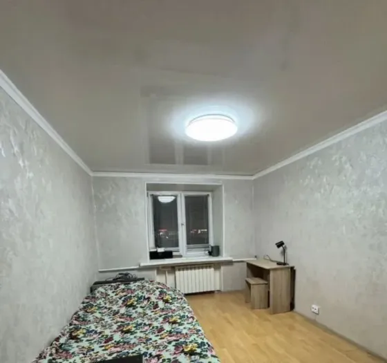 Двухкомнатная квартира в ленинском районе. Ориентир рынок Соловки Донецк