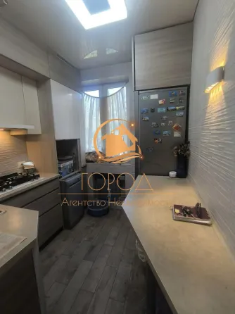 Продам 3-комнатную квартиру в Куйбышевском районе с ремонтом. Ул.Бакинских Комиссаров! Донецк