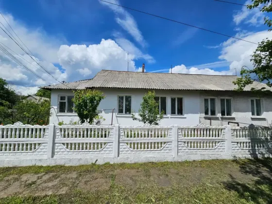 Продам благоустроенную квартиру на земле Торез
