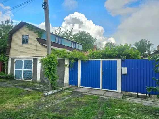 Продам благоустроенную квартиру на земле Торез