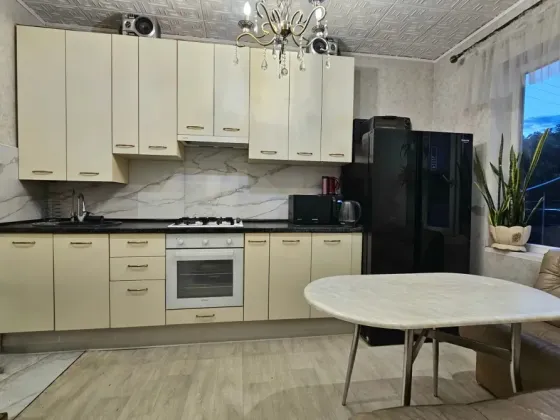 Продам благоустроенную квартиру на земле Торез