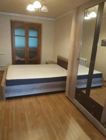 3-комнатная квартира,6/9,70м2,Ворошиловский р-н,Крытый рынок.Цена 10млн Донецк