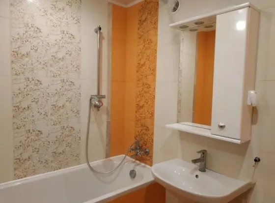 3-комнатная квартира,6/9,70м2,Ворошиловский р-н,Крытый рынок.Цена 10млн Донецк