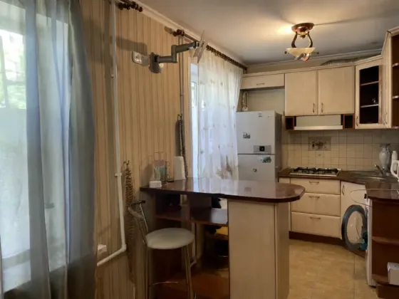 Продается 2-комнатная квартира в Приморском районе Мариуполь