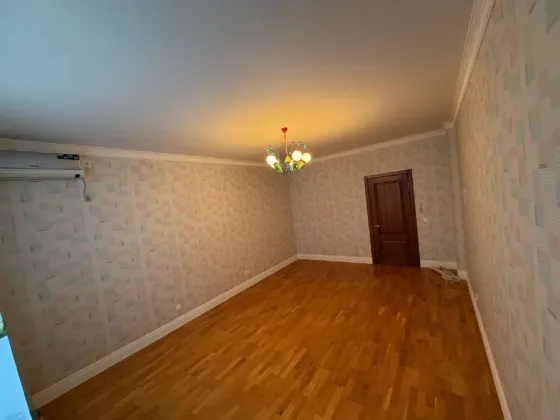 Продажа 3-комнатной квартиры в Ворошиловском районе. Центр города! Розы-Люксембург. Балкон и лоджия Донецк