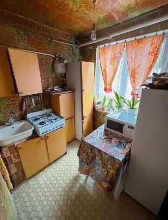 Продается 3-хкомнатная квартира в Калининском районе! ул.50 гвардейской дивизии ! Донецк