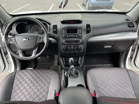 Шикарный Kia Sorento на механике Донецк