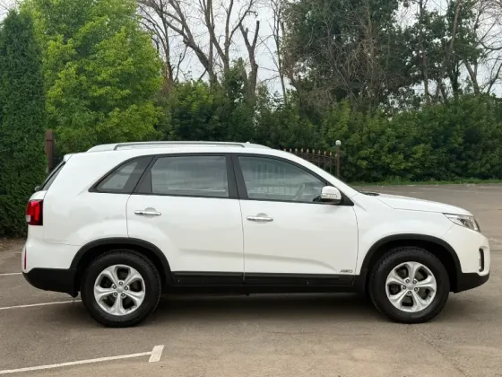 Шикарный Kia Sorento на механике Донецк
