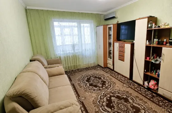 сдаю 1ком квартиру 40м² на текстильщике , Высоцкого 7, около 27 поликлиники. кондиционер,тв, машинка Донецк