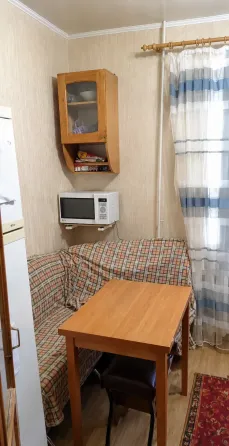 сдаю 1ком квартиру 40м² на текстильщике , Высоцкого 7, около 27 поликлиники. кондиционер,тв, машинка Донецк