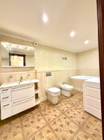 Липки. Продажа 5-ти комн.кв-ры. Донецк