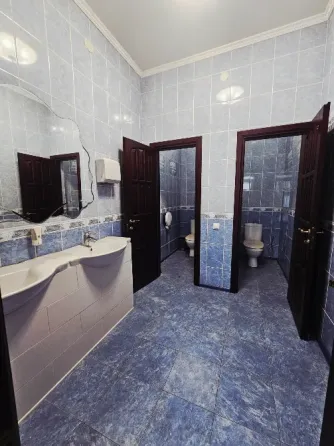 Продам отдельно стоящее здание торгово-развлекательного центра "Крутой поворот" Макеевка