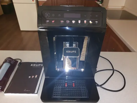 Продам кофемашину Krups Evidence One EA895831 в отличном состоянии. Донецк