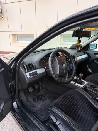 Продам BMW 3 Series. Гаражное хранение! Два комплекта резины на дисках Донецк