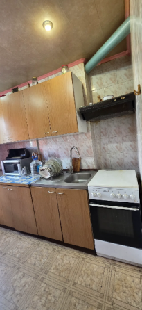 Продам 2ком Кировский район пл Свободы 1эт с балконом Донецк