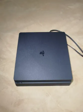 Продам PS4 Slim 1TB + 3 игры на диске Макеевка