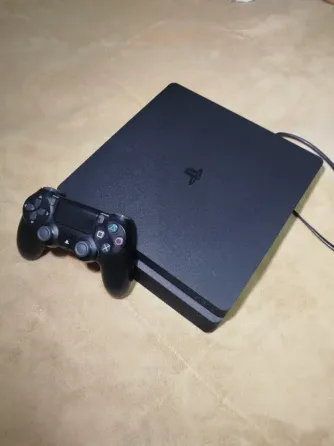 Продам PS4 Slim 1TB + 3 игры на диске Макеевка