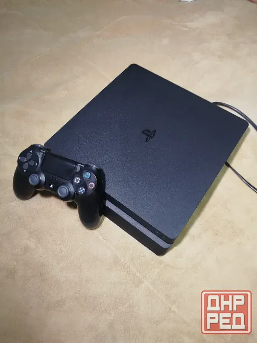 Продам PS4 Slim 1TB + 3 игры на диске Макеевка - изображение 2