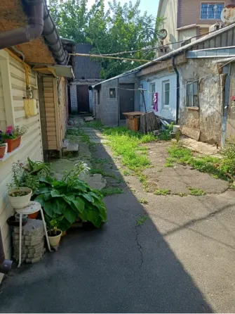 Продается 2 к. квартира на земле в центре города Донецка Донецк