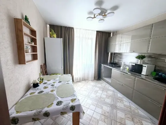 Продам крупногабаритную двухкомнатную квартиру в Макеевке, Зелёный Макеевка