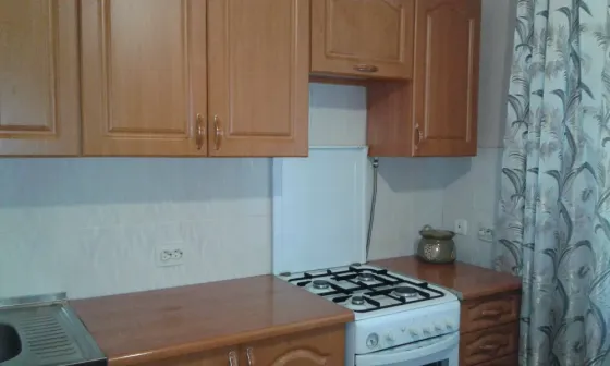 Сдам 3-х ком. кв. Прожекторная,есть вся мебель и техника. Донецк