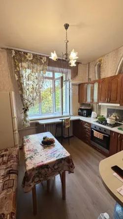 Сдается в аренду крупногабаритную 2 к кв-ру в Центре, ор-р Дом с часами Мариуполь