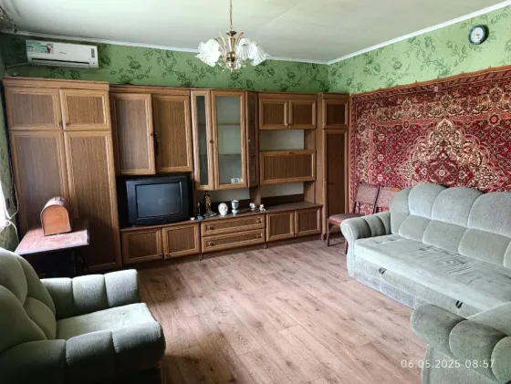 Срочно! 1/2 дома в Макеевке с гаражом и участком Макеевка
