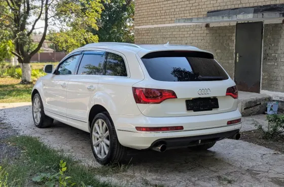 Продам идеальную AudiQ7 ресталинг на полной комплектации Донецк