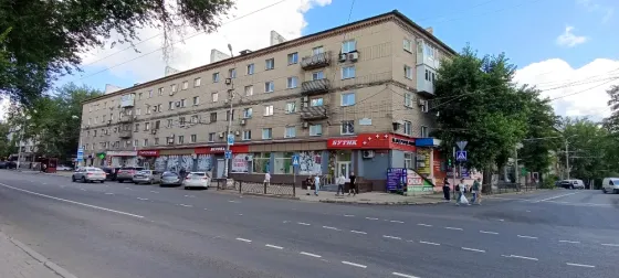 Продам 2-х комнатную в Ворошиловском р-не, Изумруд, ул. Университетская. 2/5. Кирпичный дом. Центр! Донецк