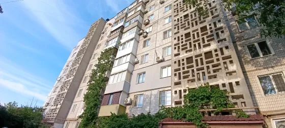Продам 3-х комнатную в Пролетарском р-не, ул. Прожекторная. 6/9. Две лоджии! 70 м².Кооперативный дом Донецк